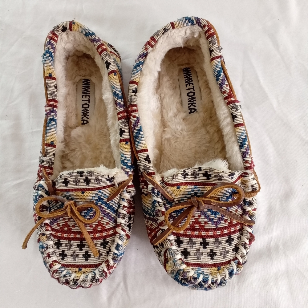 Minnetonka Multicolor Aztec Pattern Faux-Fur Lined Moccasin Slippers
